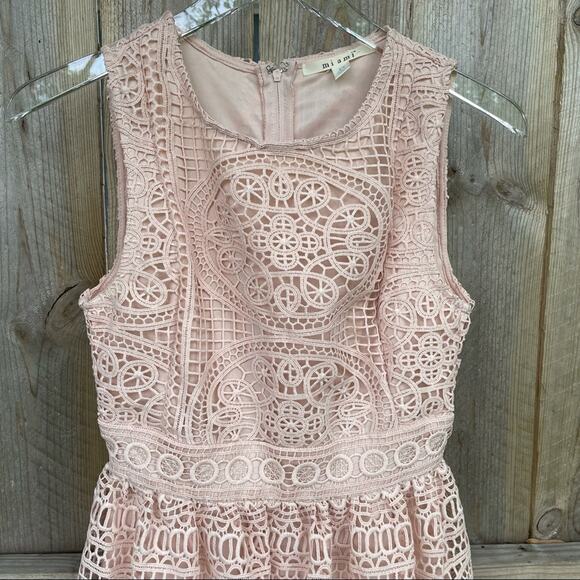 Miami Dress XS Blush Pink Lace Spring Summer NWT - Picture 3 of 8